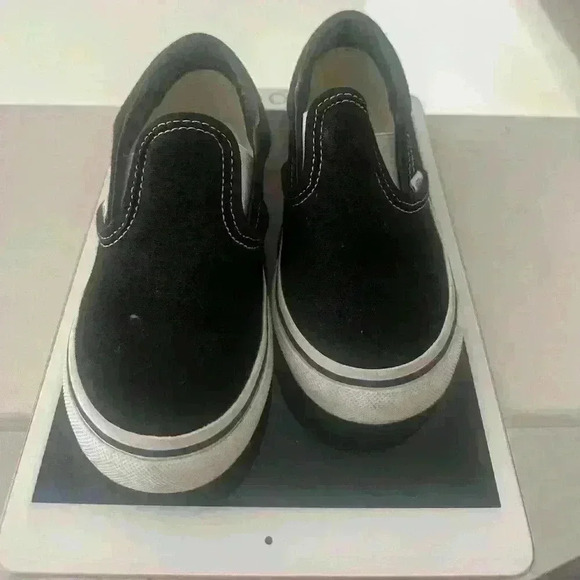 Vans - Picture 1 of 2